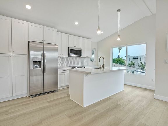 3rd image of 4269 Dawes St