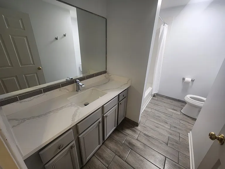 221 Norfolk Ct — Photo 11