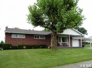 1297 Hampshire Dr, Whitehall, PA 18052