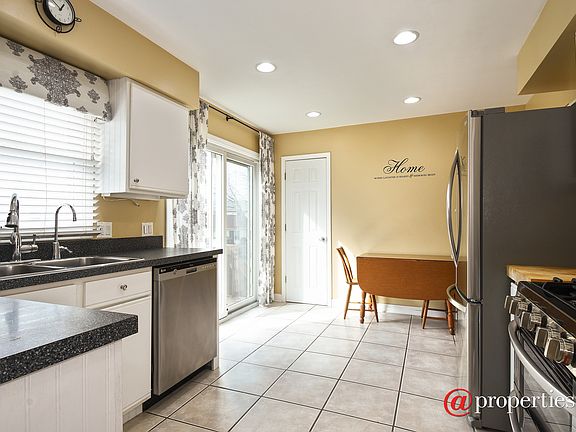 Kitchen / Breakfast Room