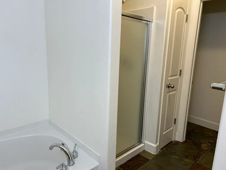 607 E Wyngate Pointe Ln — Photo 17