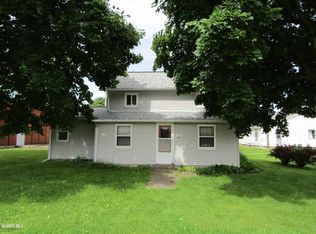 220 Calvert Ave, Chadwick, IL 61014