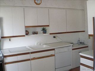 5th image of 943 Phyllis Dr