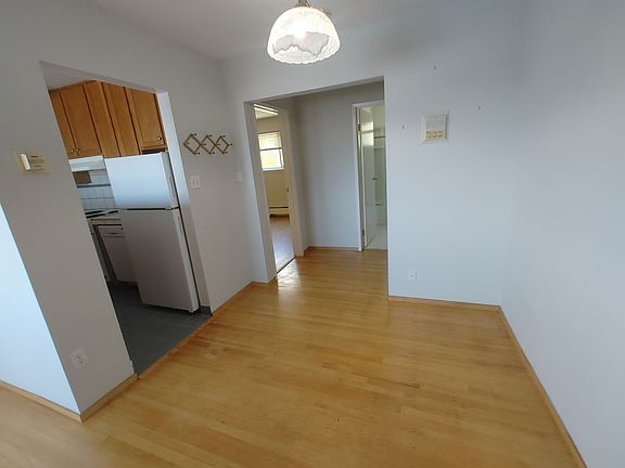 3rd image of 400 Monterey Blvd APT 11