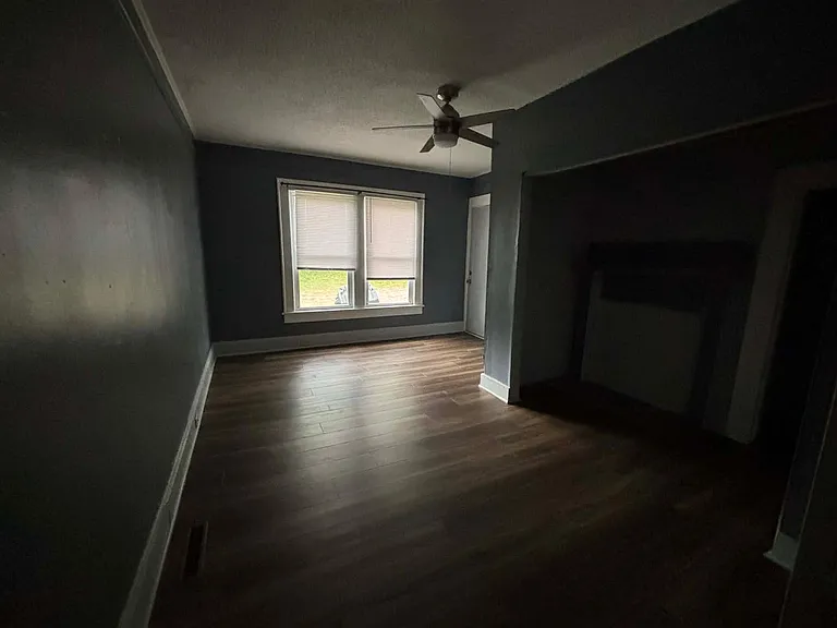 209 E Parker St — Photo 17