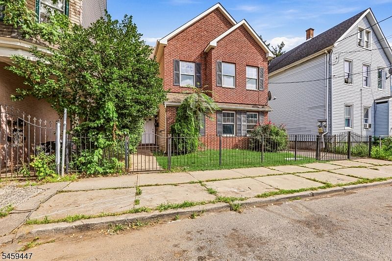 1st image of 592-594 S 18Th St