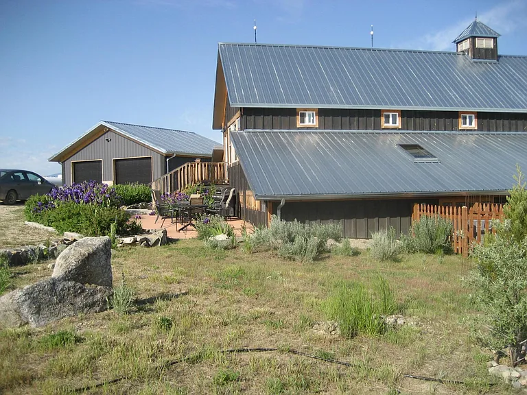 733 Moonshadow Ln — Photo 1