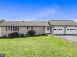 95 Tulip Ct, Falling Waters, WV 25419