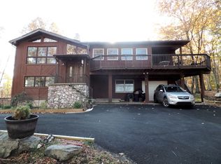 812 Litts Ct, Bushkill, PA 18324