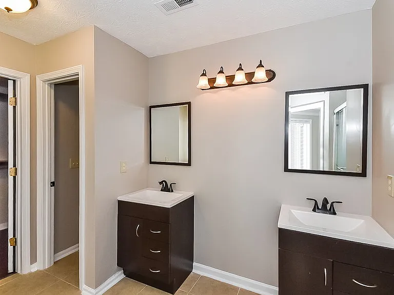 2091 Samantha Cir SW — Photo 12