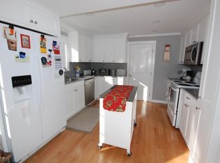 48 Wescott St, Falmouth, ME 04105