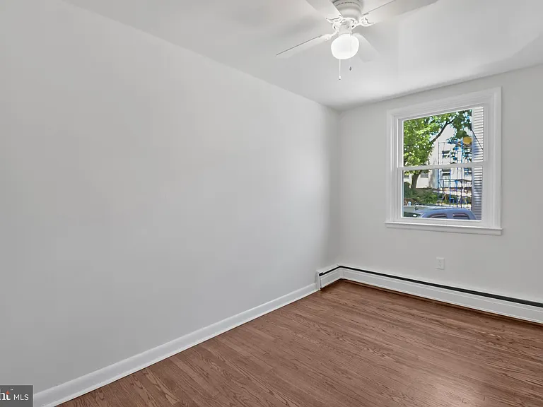 2409 Manor Rd #1 — Photo 6