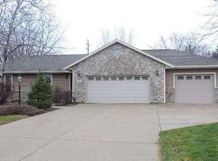W6130 N Thornapple Ct, Fort Atkinson, WI 53538