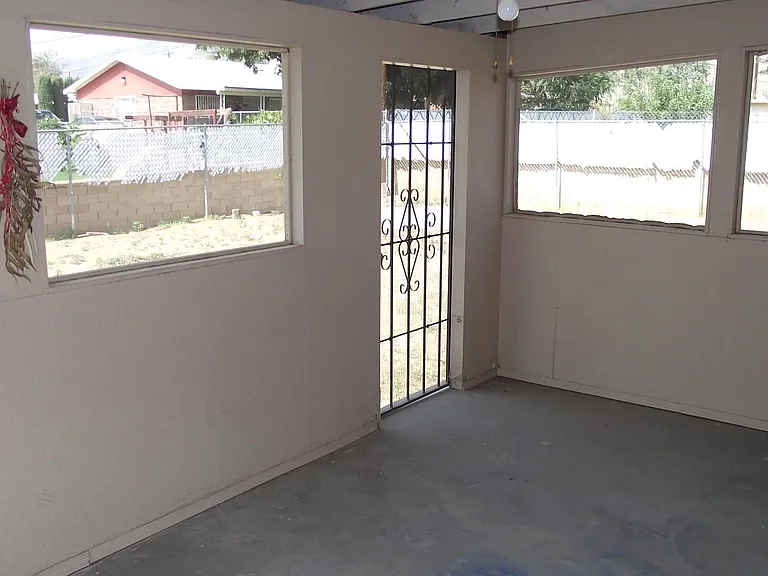 5008 Royal Dr — Photo 17