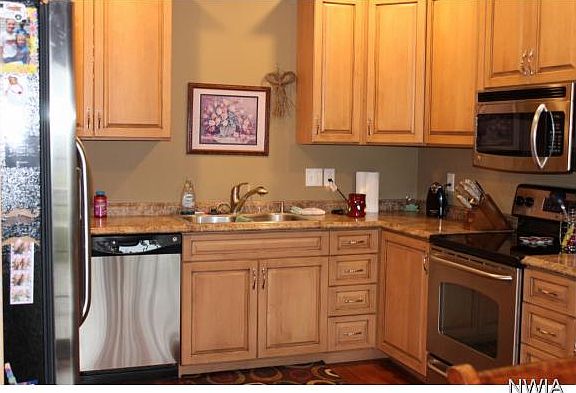 2nd image of 3724 Violet Ln