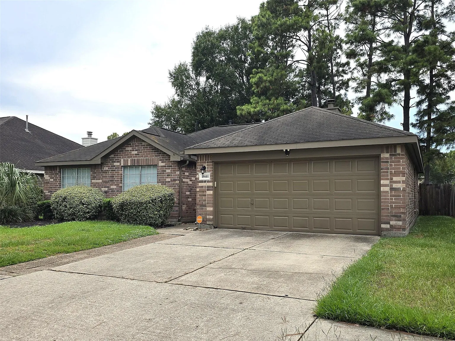 3 bed, 2.0 bath, 1929 sqft, $1,800 — Photo 1