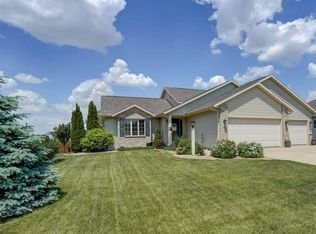 1359 Circle Dr, Sun Prairie, WI 53590