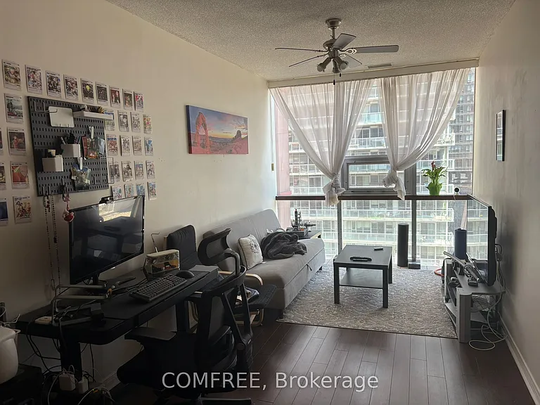 393 King St W #807 — Photo 18