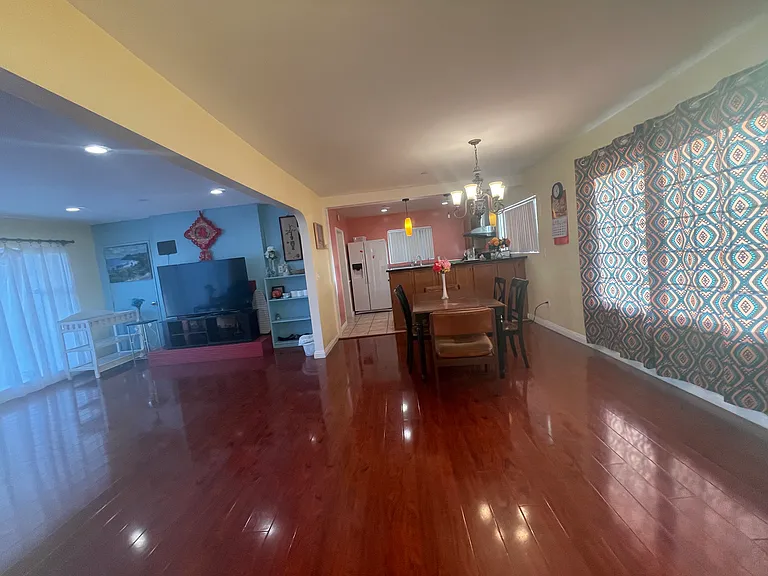 2548 Mayflower Ave #B — Photo 5