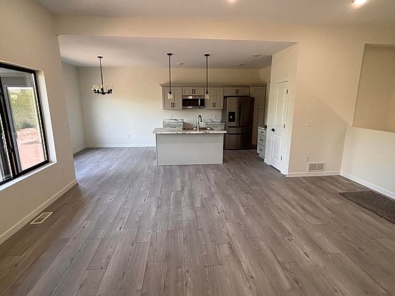 5th image of 1203 Tara Ln SW