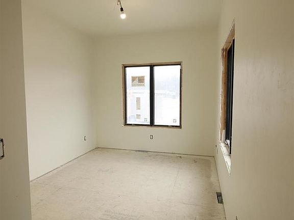 5th image of 339 Ridge View Drive #18