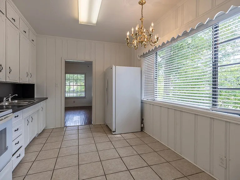 215 W Jessamine Ave — Photo 5