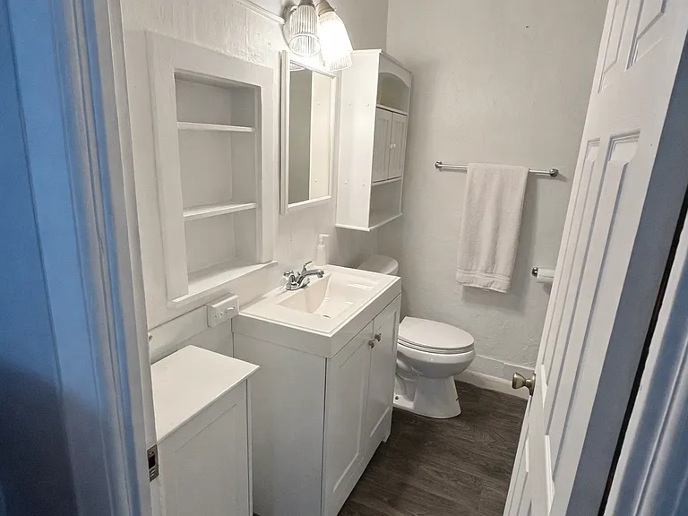 2519 Genesee St — Photo 3