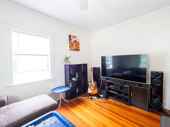 3rd image of 18 Winslow Rd #2