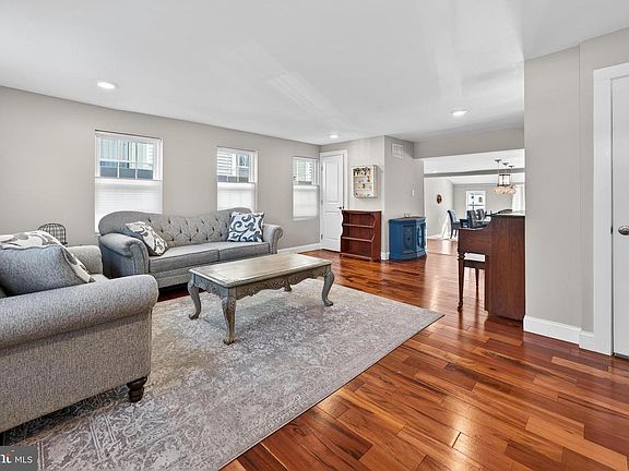 2nd image of 54 Hanover St