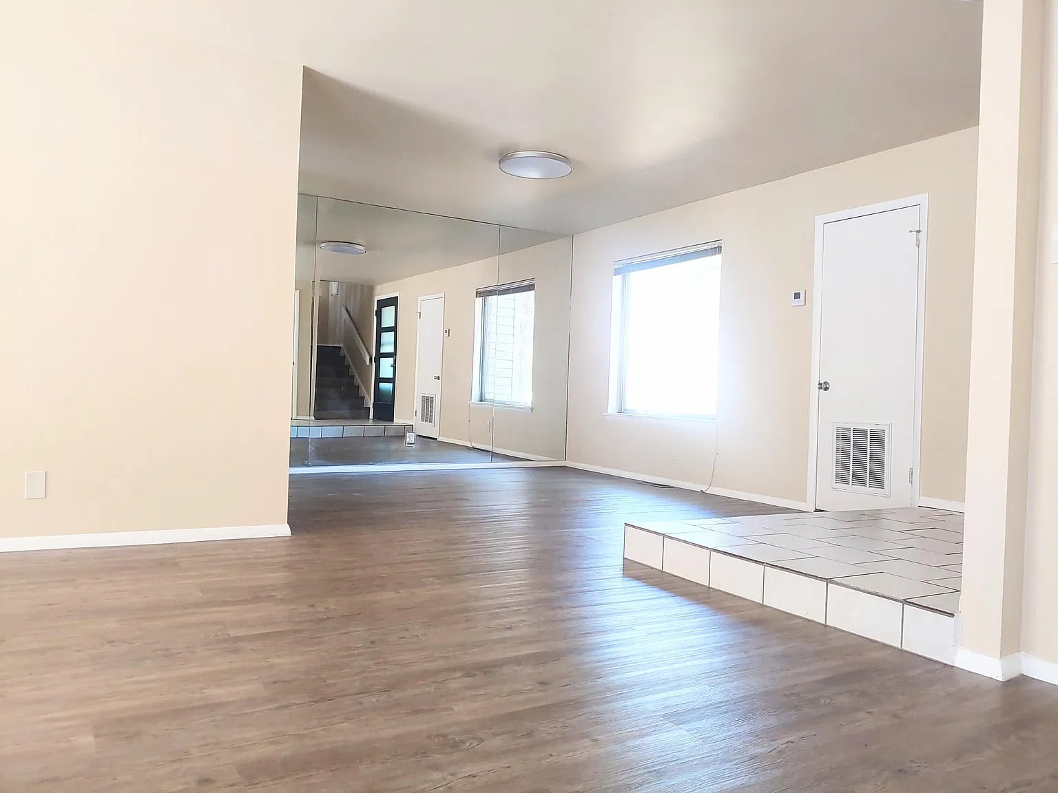 2 bed, 2.5 bath, 1359 sqft, $1,400 — Photo 3