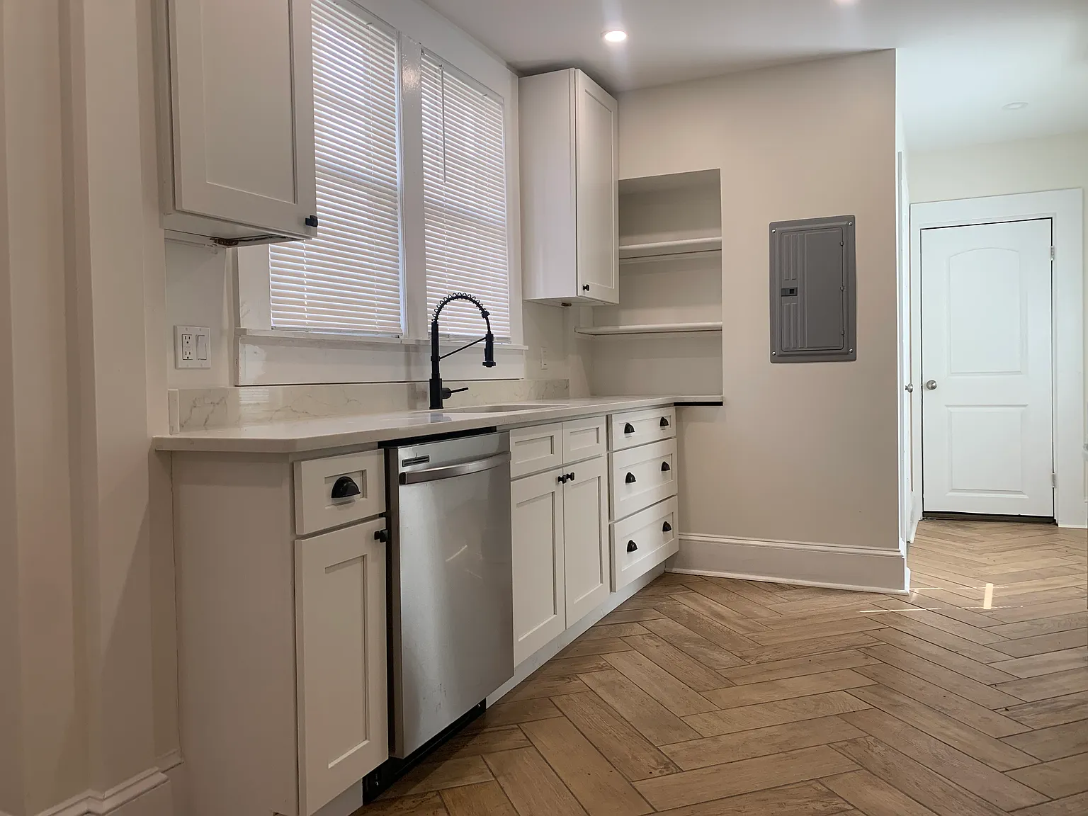 2 bed, 1100 sqft, $1,950 — Photo 3