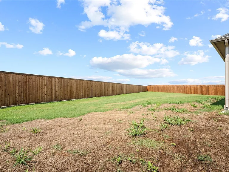 401 Parrino Pkwy — Photo 26