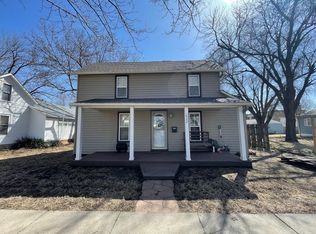 622 Dexter St, Clay Center, KS 67432