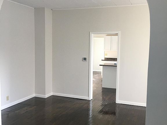 4th image of 638 Wright St