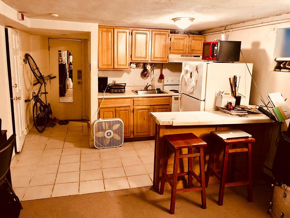 2nd image of 72 Chelsea St APT B1