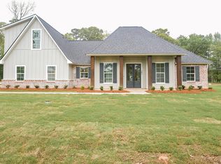 303 Ridge Dr, Stonewall, LA 71078