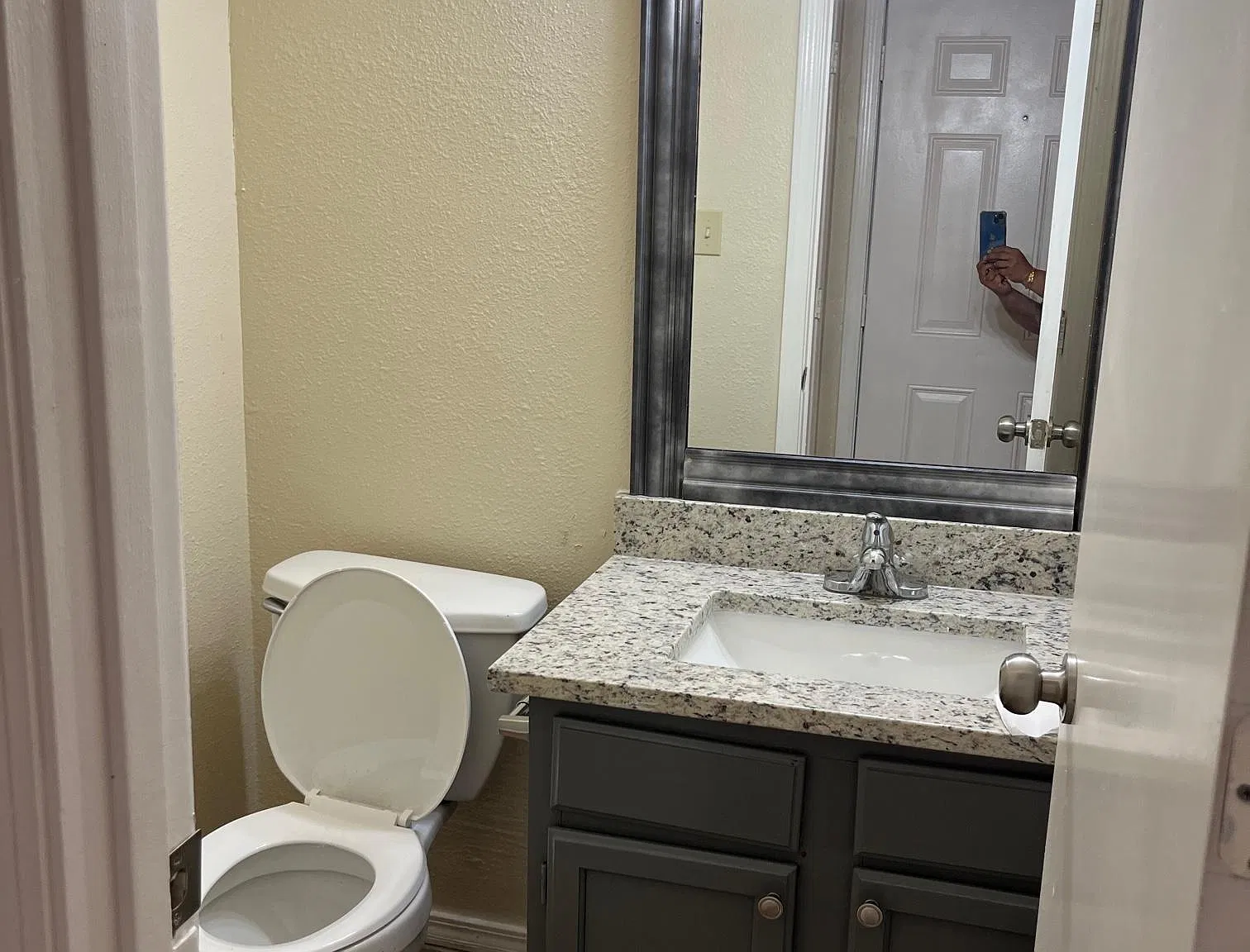 3 bed, 2.5 bath, 1350 sqft, $2,000 — Photo 4