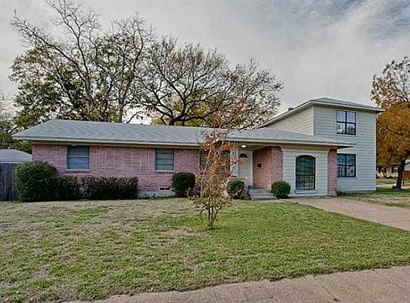 2nd image of 2701 Wembley Dr