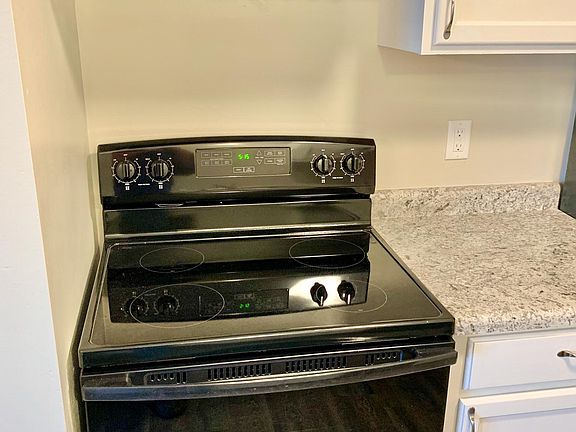 5th image of 3600 Thornhill Cir W