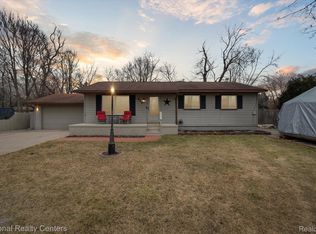 655 Overlook St, White Lake, MI 48386