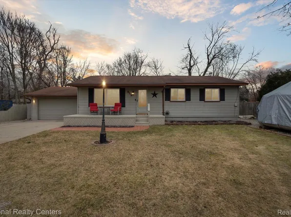 655 Overlook St, White Lake, MI 48386