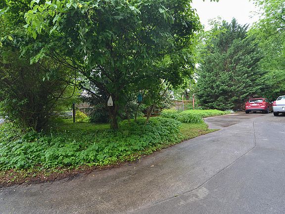 3rd image of 2210 Parkway Dr
