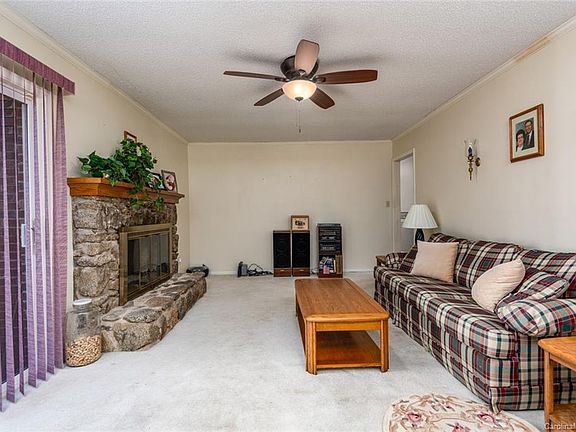 2nd image of 100 Knollwood Dr