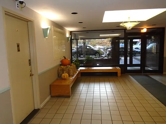 Rented by 18 REALTY | media 12