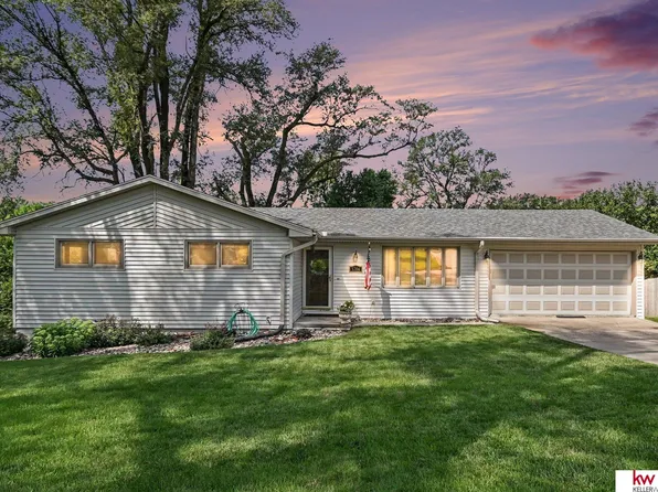 5704 N 82nd St, Omaha, NE 68134