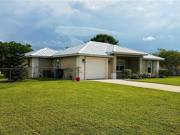 2nd image of 302 W Sugarland Cir