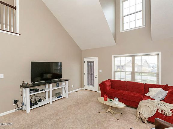 4th image of 155 Green Garden Dr