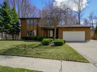 1420 Stoney Point Dr, Lansing, MI