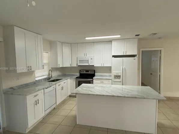 851 SW 63rd Way, Pompano Beach, FL 33068