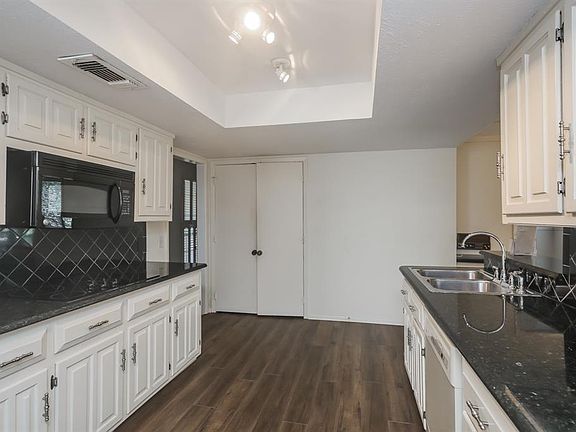 3rd image of 815 Rock Canyon Dr